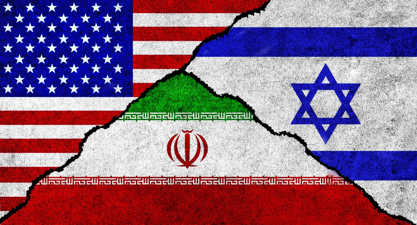Illustration symbolique représentant trois drapeaux — américain, israélien et iranien — fracturés par des lézardes sur fond de béton, évoquant les tensions militaires entre les trois pays en mars 2026