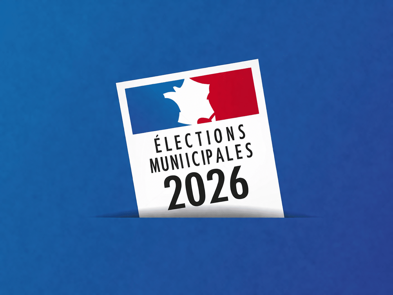Bulletin de vote « Élections municipales 2026 » sortant d’une urne sur fond bleu avec motif tricolore français.